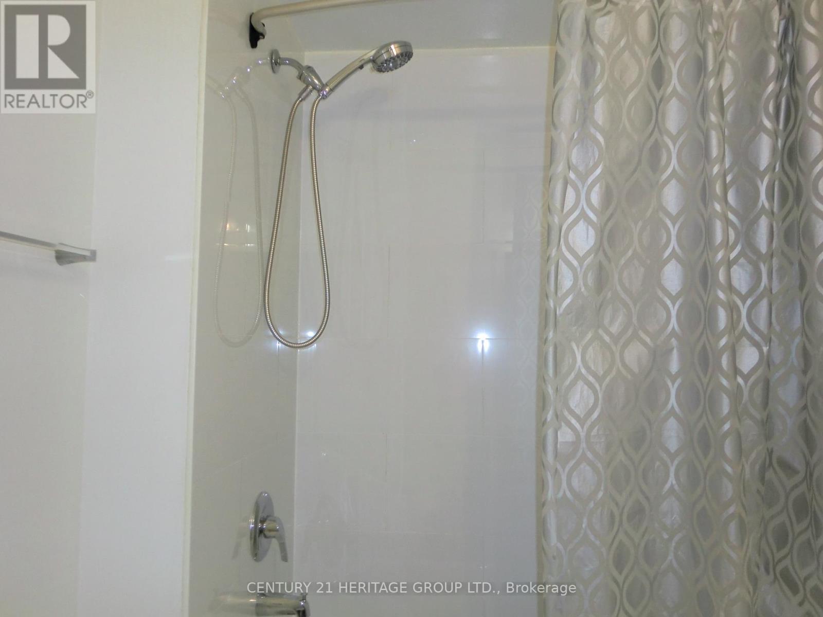 32 Leitch Avenue, Toronto, Ontario  M3J 3P2 - Photo 15 - W12358495