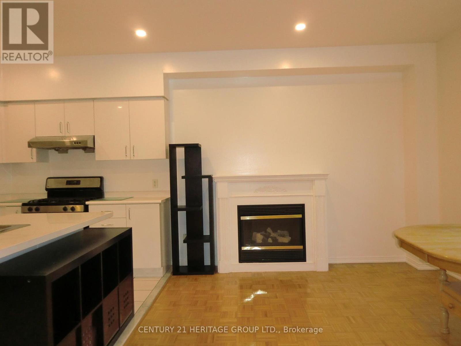 32 Leitch Avenue, Toronto, Ontario  M3J 3P2 - Photo 4 - W12358495