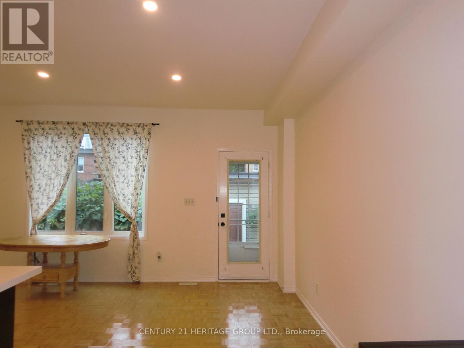 32 Leitch Avenue, Toronto, Ontario  M3J 3P2 - Photo 5 - W12358495