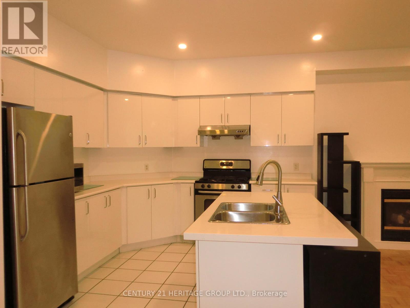 32 Leitch Avenue, Toronto, Ontario  M3J 3P2 - Photo 3 - W12358495