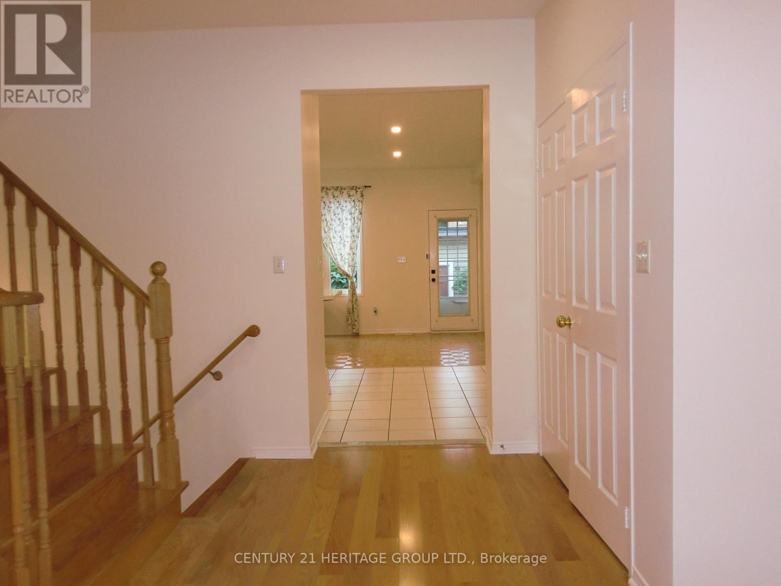 32 Leitch Avenue, Toronto, Ontario  M3J 3P2 - Photo 7 - W12358495