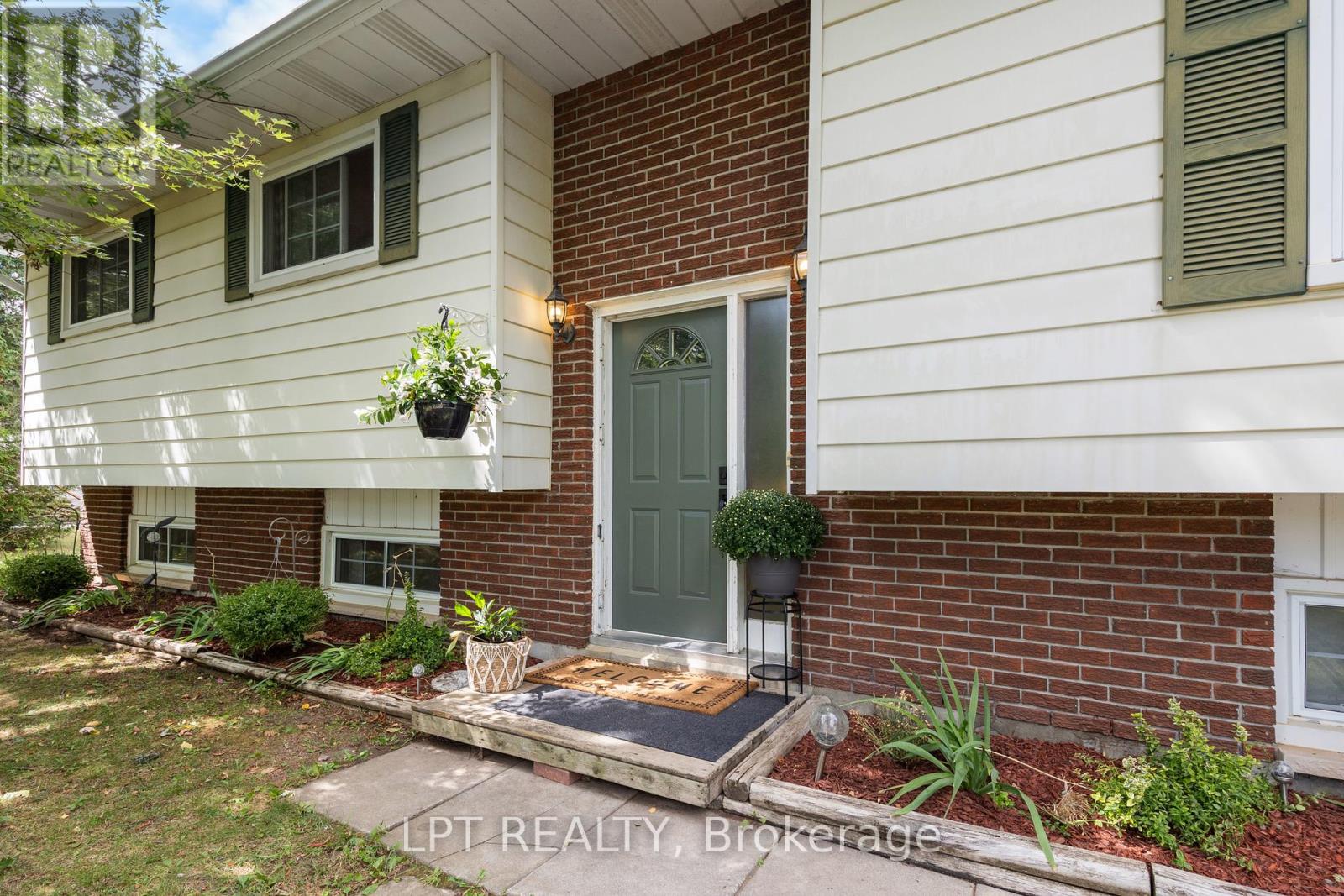 656 Kitley 3 Line, Elizabethtown-Kitley, Ontario  K0G 1G0 - Photo 3 - X12358542