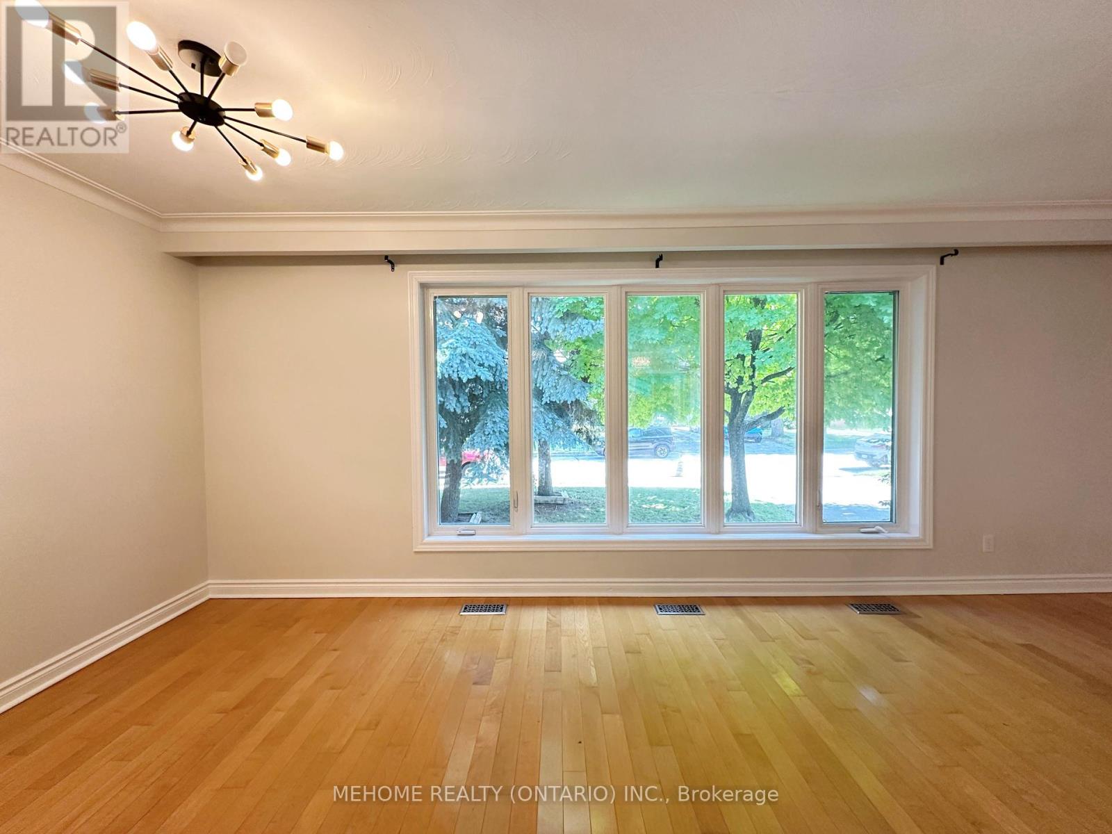 Property at 493 LYNETT CRESCENT image 3