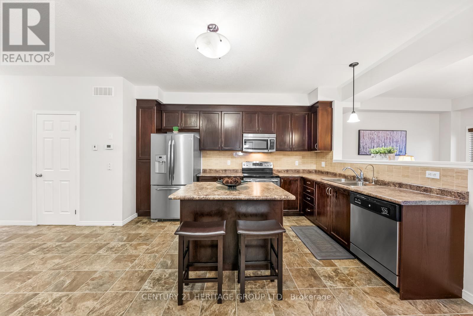 382 Woodbine Avenue, Kitchener, Ontario  N2R 0A9 - Photo 10 - X12358521