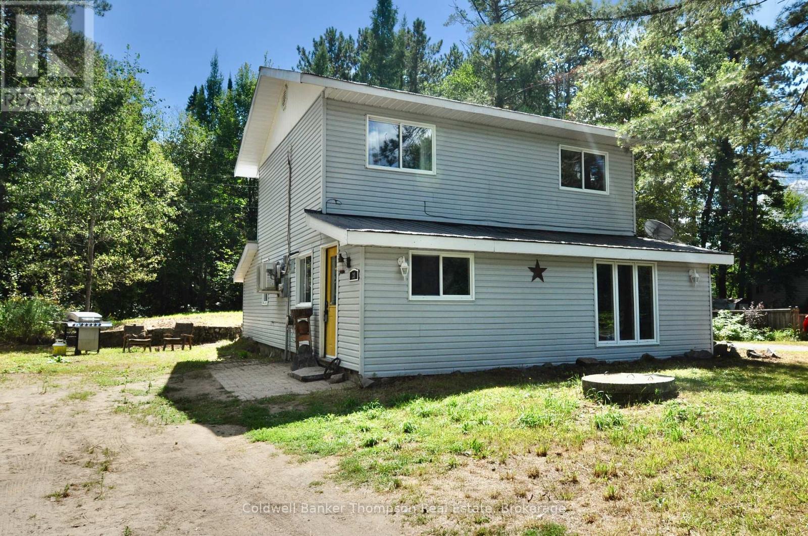 31 Hutcheson Beach Road, Huntsville, Ontario  P1H 1N4 - Photo 1 - X12358572