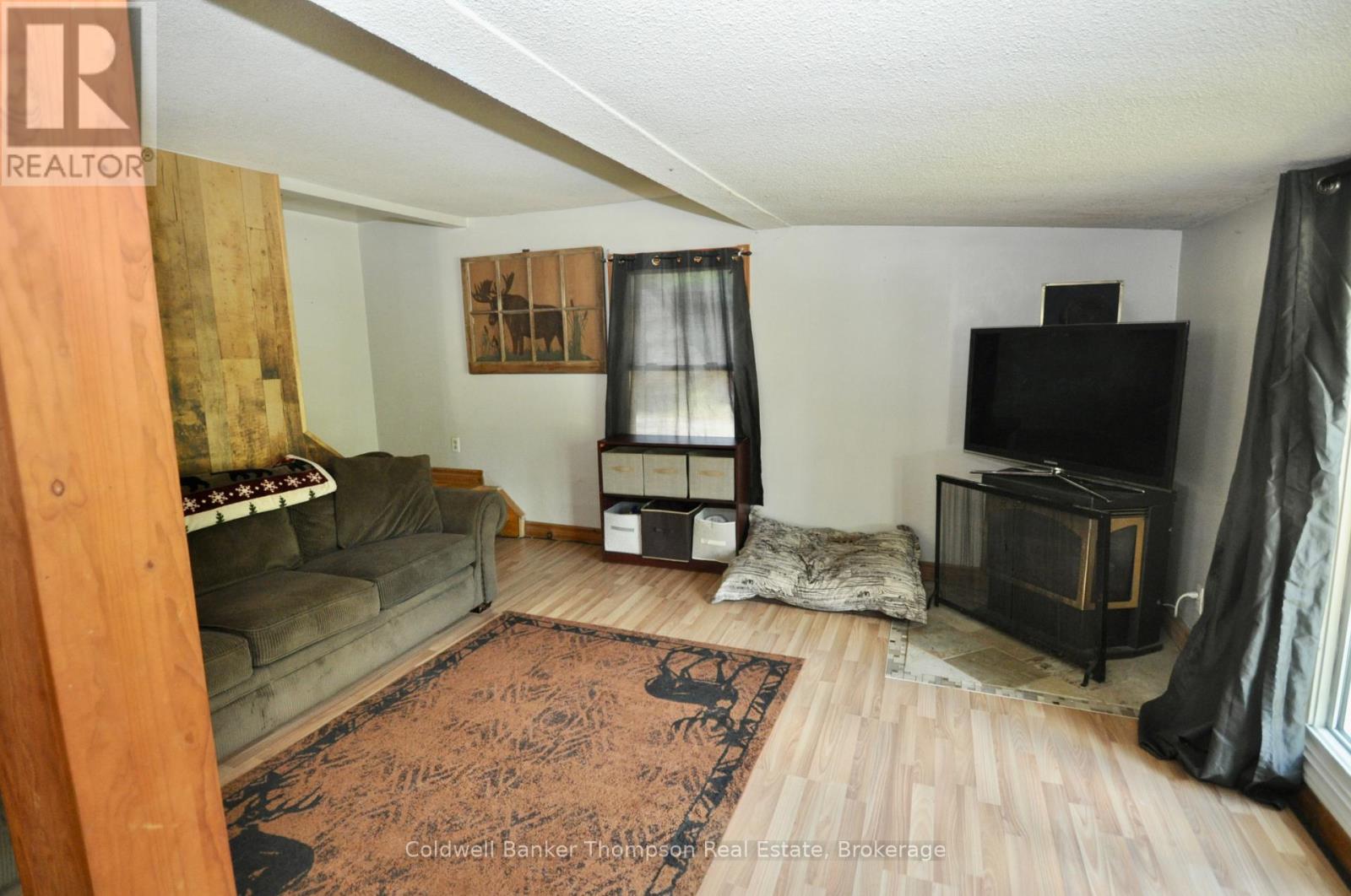 31 Hutcheson Beach Road, Huntsville, Ontario  P1H 1N4 - Photo 5 - X12358572