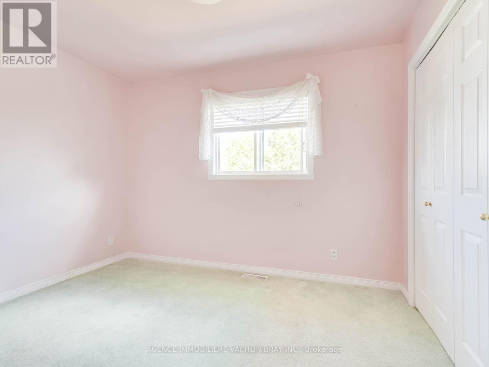 53 Sandfield Avenue N, North Glengarry, Ontario  K0C 1A0 - Photo 18 - X12332915