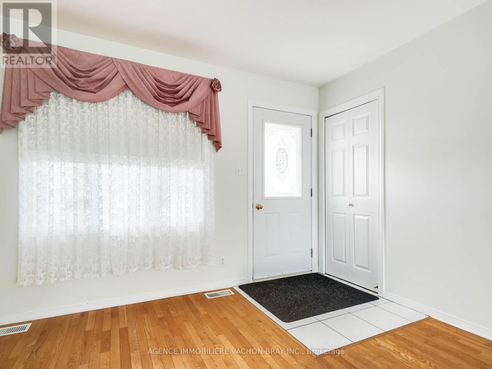 53 Sandfield Avenue N, North Glengarry, Ontario  K0C 1A0 - Photo 10 - X12332915