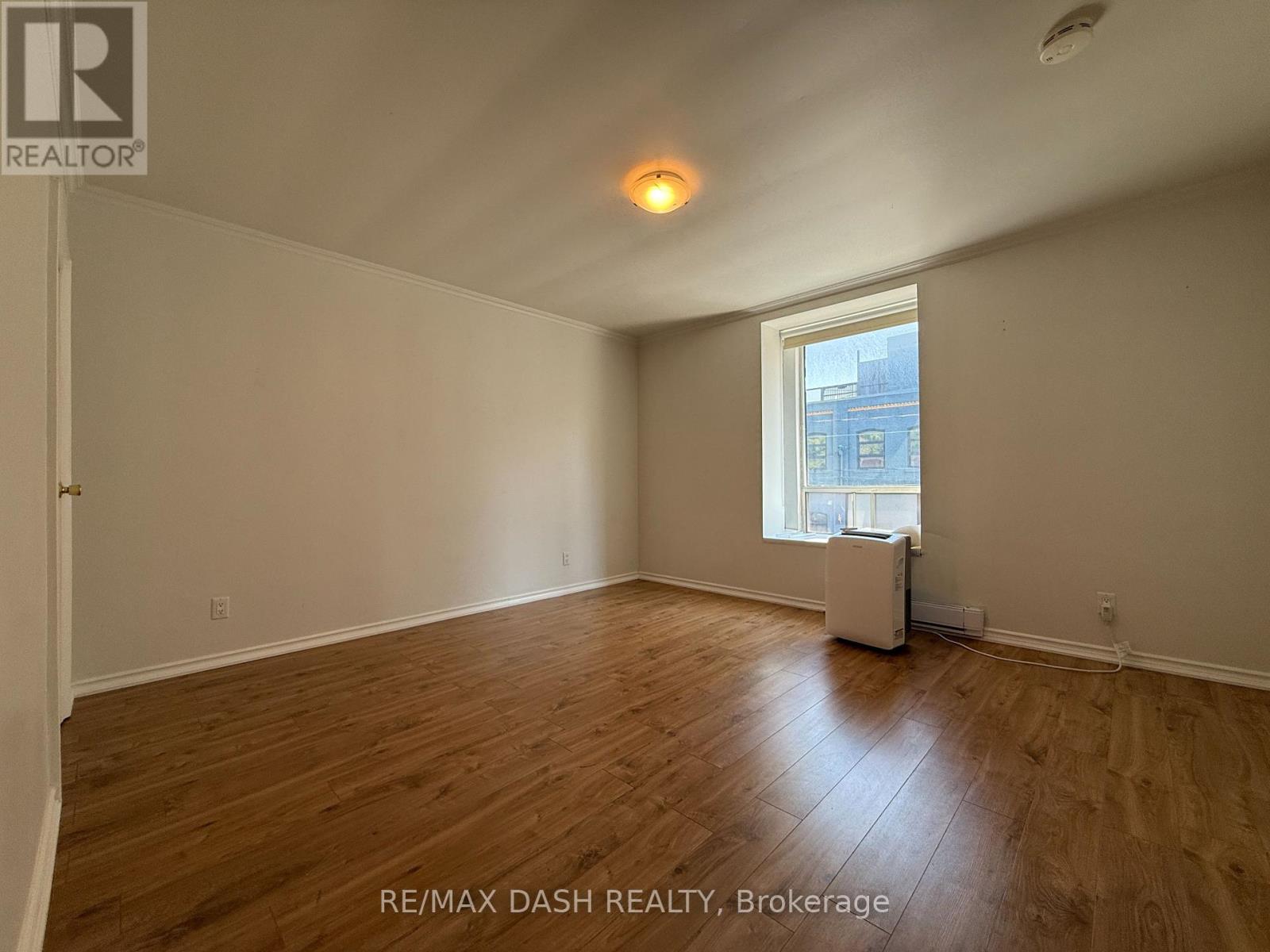 Upper - 2471 Dundas Street W, Toronto, Ontario  M6P 1X3 - Photo 13 - W12358566