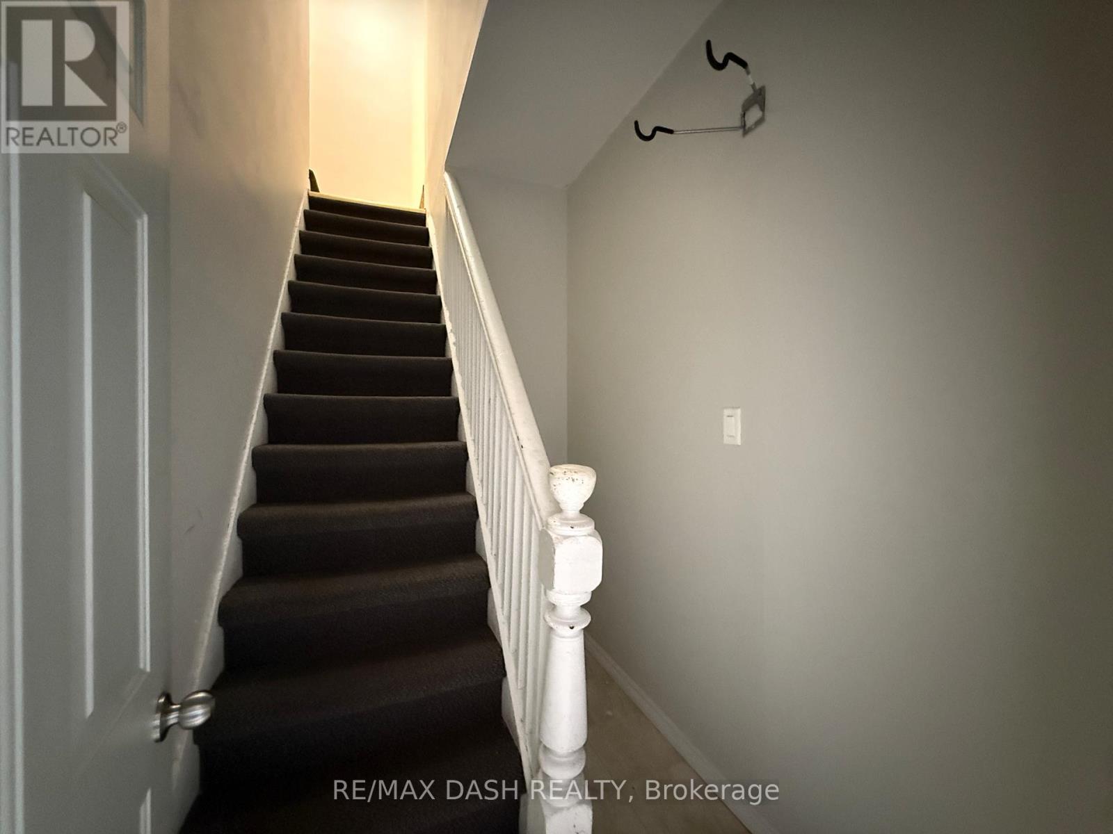 Upper - 2471 Dundas Street W, Toronto, Ontario  M6P 1X3 - Photo 19 - W12358566