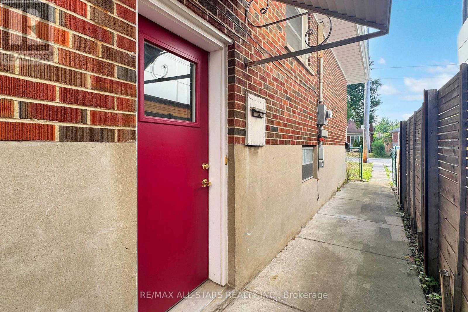 105 Betty Ann Drive, Toronto, Ontario  M2N 1X1 - Photo 32 - C12315944