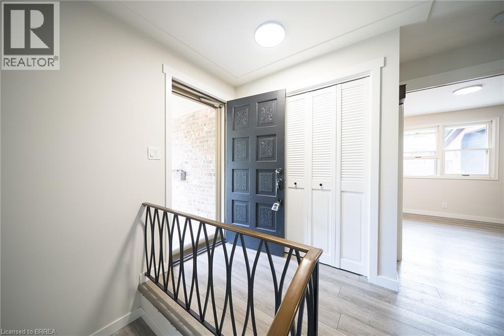 11 Glenwood Drive, Brantford, Ontario  N3S 3E9 - Photo 4 - 40762537