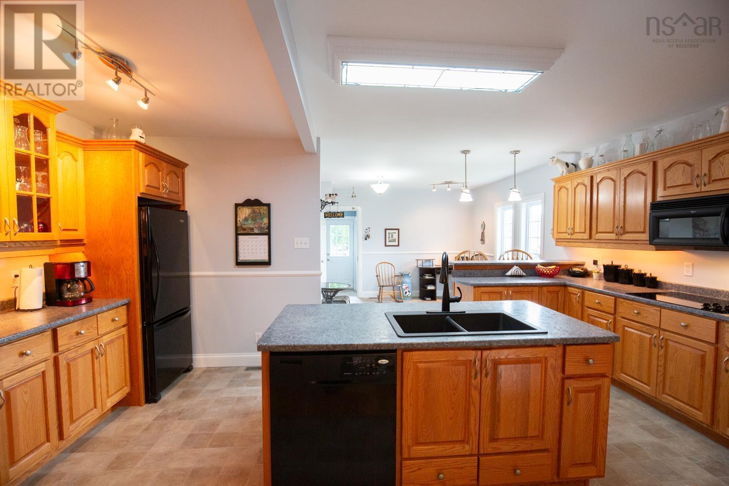 489 Salmon River Road, Valley, Nova Scotia  B6L 4E7 - Photo 5 - 202514894