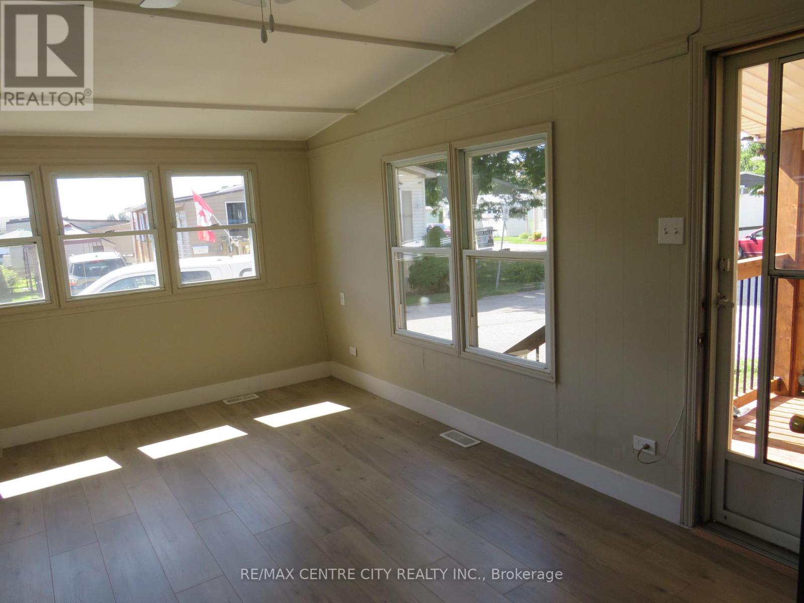 120 - 2189 Dundas Street E, London East, Ontario  N5V 1H3 - Photo 3 - X12358620