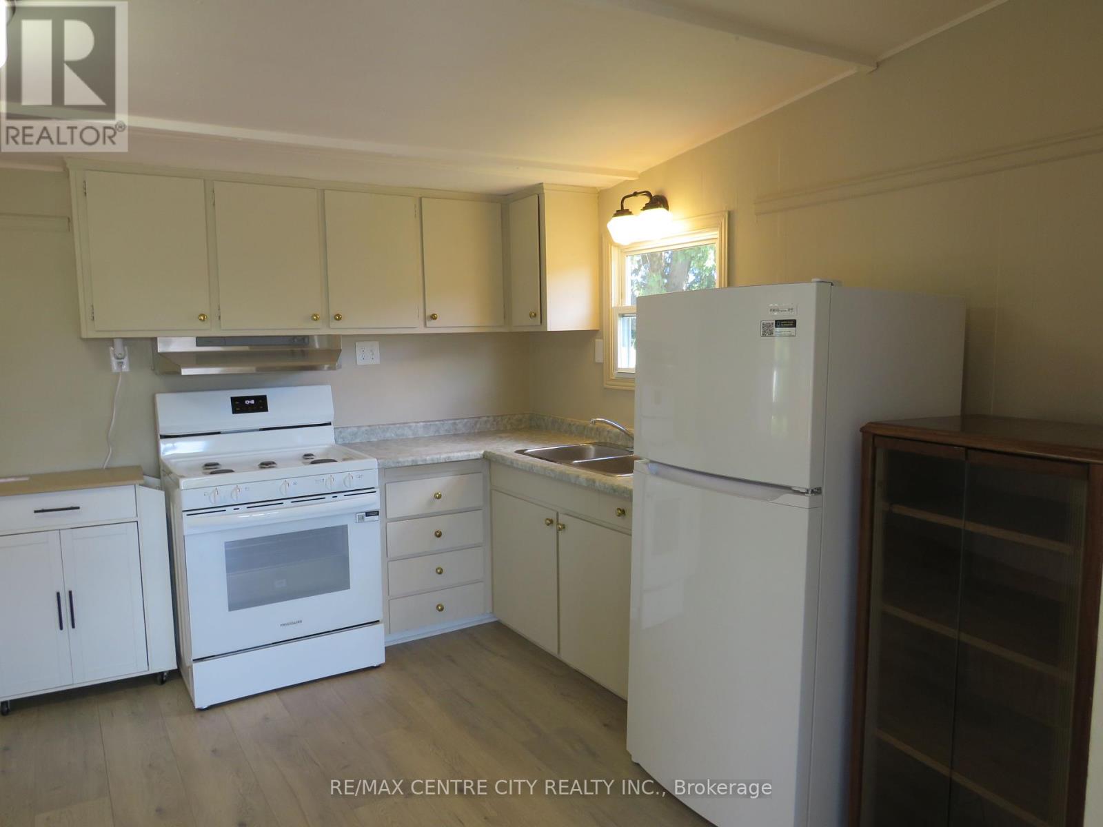 120 - 2189 Dundas Street E, London East, Ontario  N5V 1H3 - Photo 8 - X12358620
