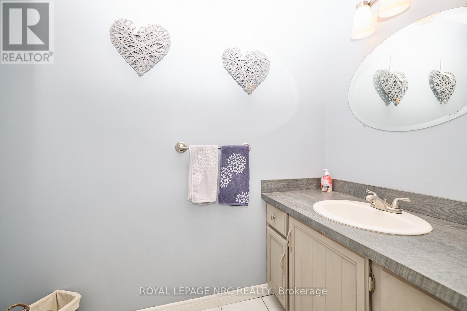 38 Culligan Crescent, Thorold, Ontario  L2V 4P1 - Photo 13 - X12358635