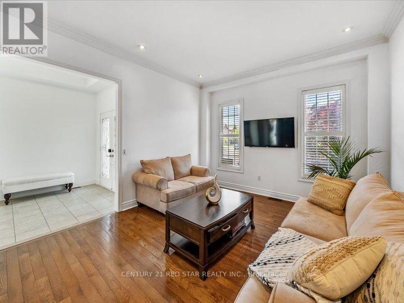 Property at 31 EIFFEL BOULEVARD image 5
