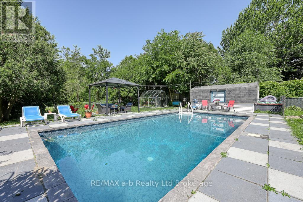 109 Sunset Drive, St. Thomas, Ontario  N5R 3B5 - Photo 2 - X12241994