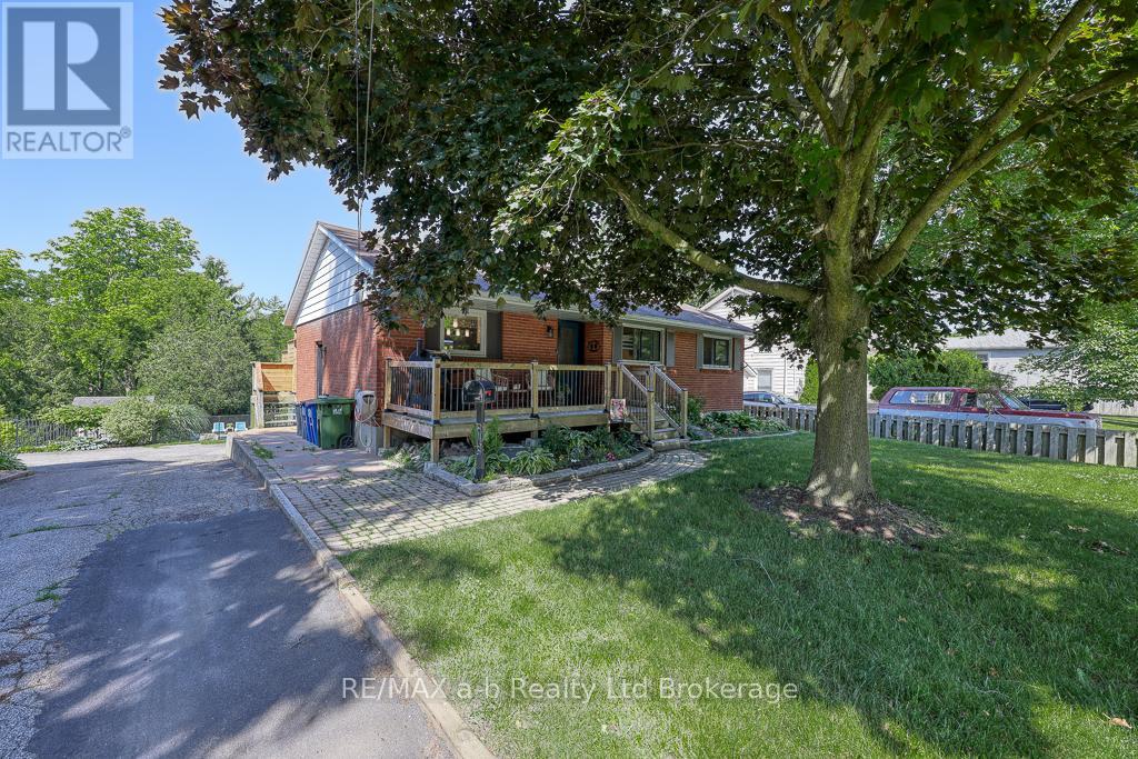 109 Sunset Drive, St. Thomas, Ontario  N5R 3B5 - Photo 1 - X12241994