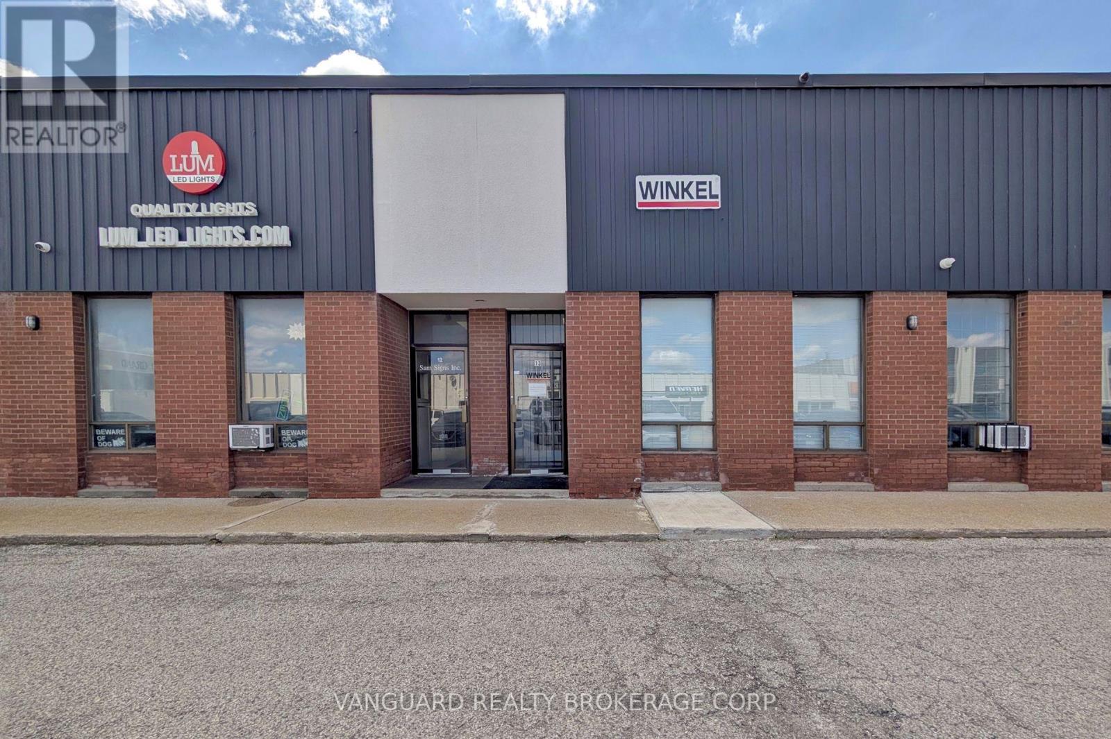 13 - 20 Baywood Road, Toronto, Ontario  M9V 4A8 - Photo 5 - W12352358