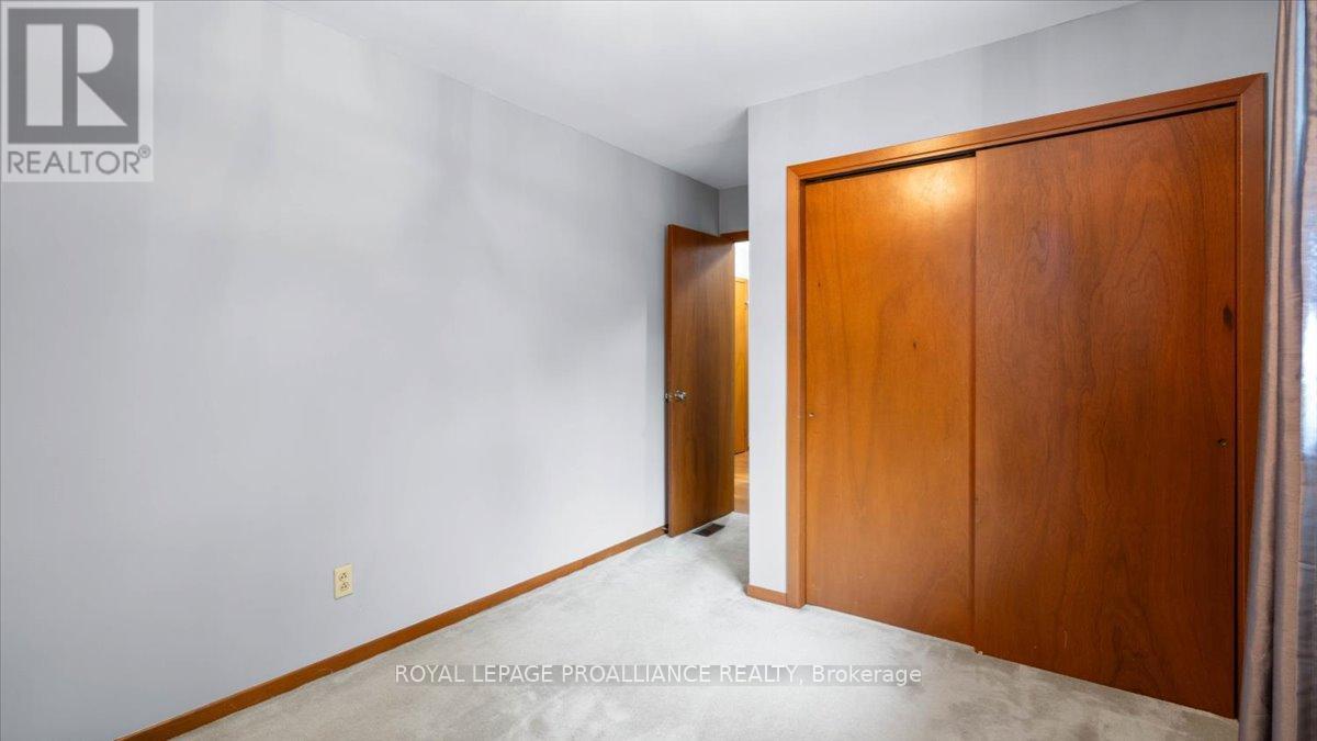 14 Connolly Avenue, Quinte West, Ontario  K8V 5T4 - Photo 11 - X12358671