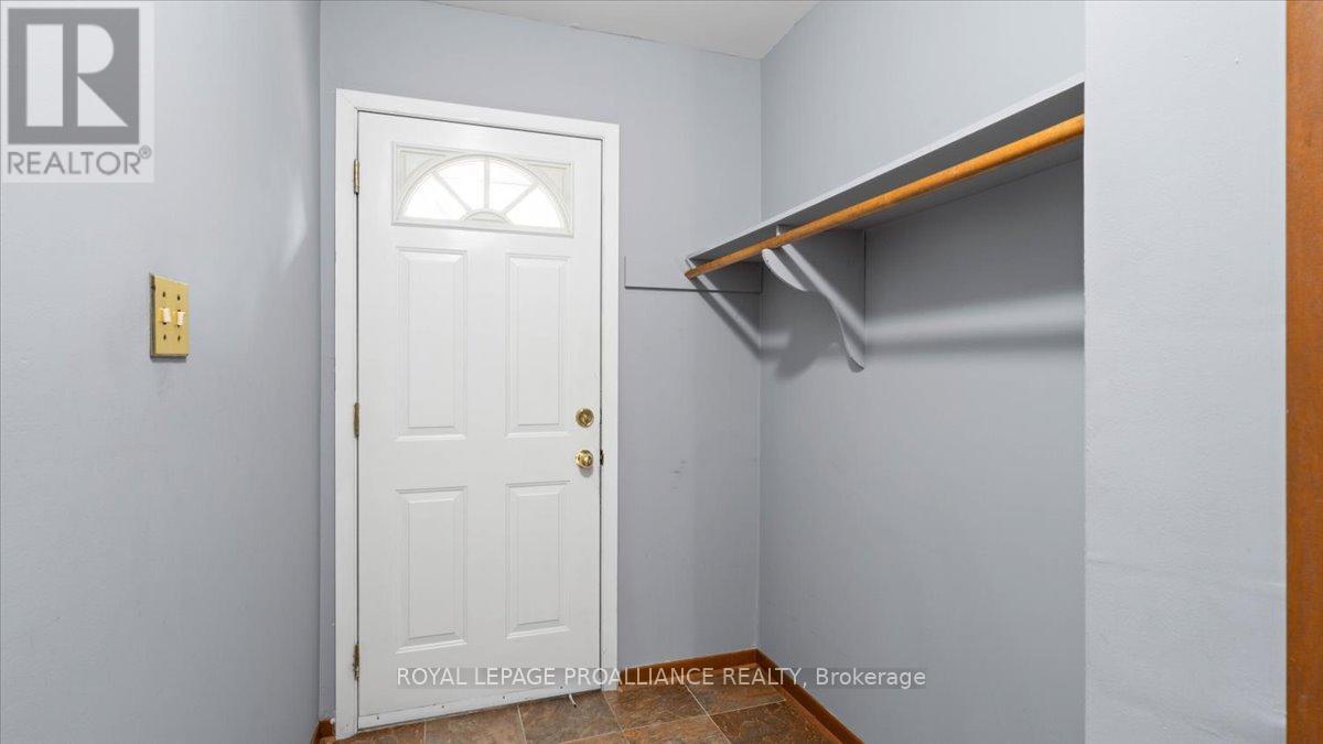 14 Connolly Avenue, Quinte West, Ontario  K8V 5T4 - Photo 12 - X12358671