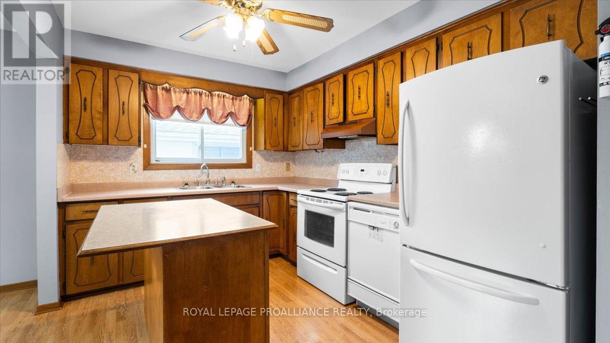 14 Connolly Avenue, Quinte West, Ontario  K8V 5T4 - Photo 17 - X12358671