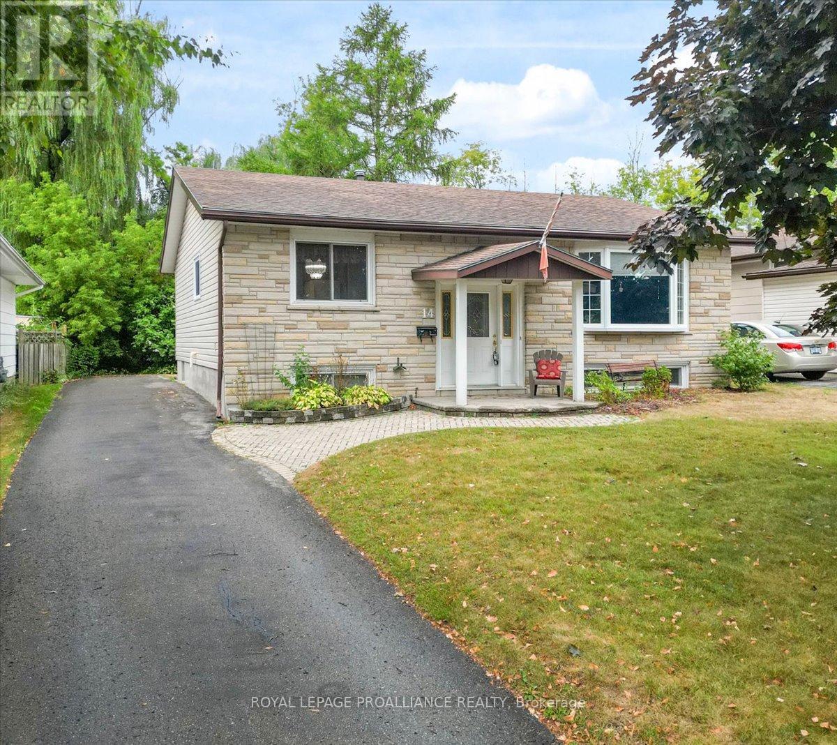 14 Connolly Avenue, Quinte West, Ontario  K8V 5T4 - Photo 2 - X12358671