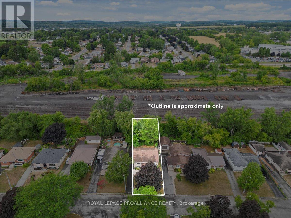 14 Connolly Avenue, Quinte West, Ontario  K8V 5T4 - Photo 46 - X12358671