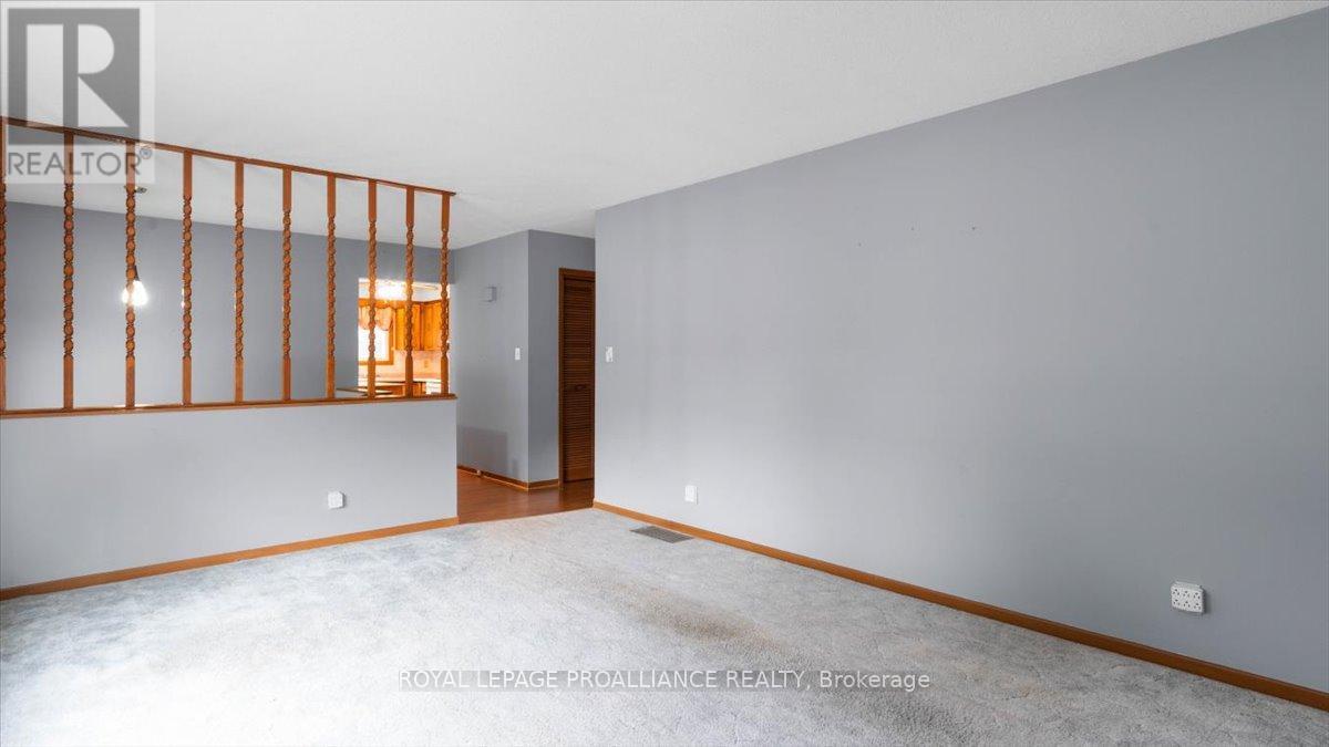 14 Connolly Avenue, Quinte West, Ontario  K8V 5T4 - Photo 6 - X12358671