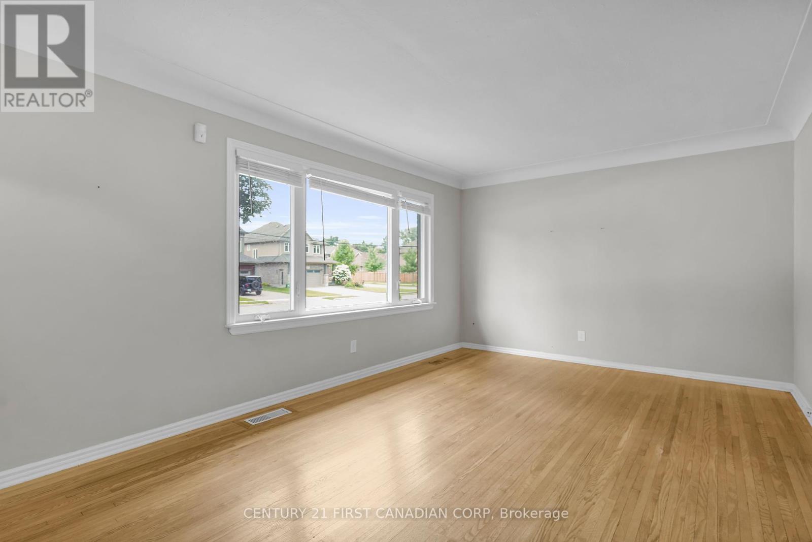 Upper - 638 Tennent Avenue, London North, Ontario  N5X 1L6 - Photo 15 - X12358655