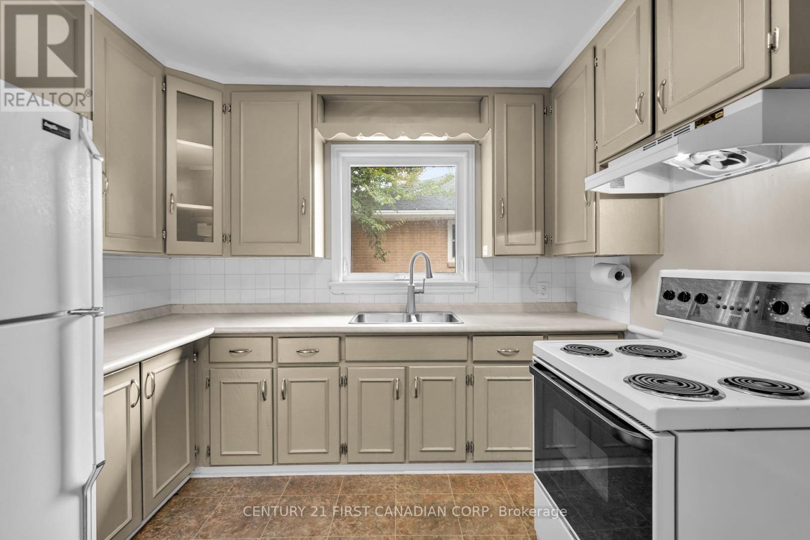 Upper - 638 Tennent Avenue, London North, Ontario  N5X 1L6 - Photo 19 - X12358655