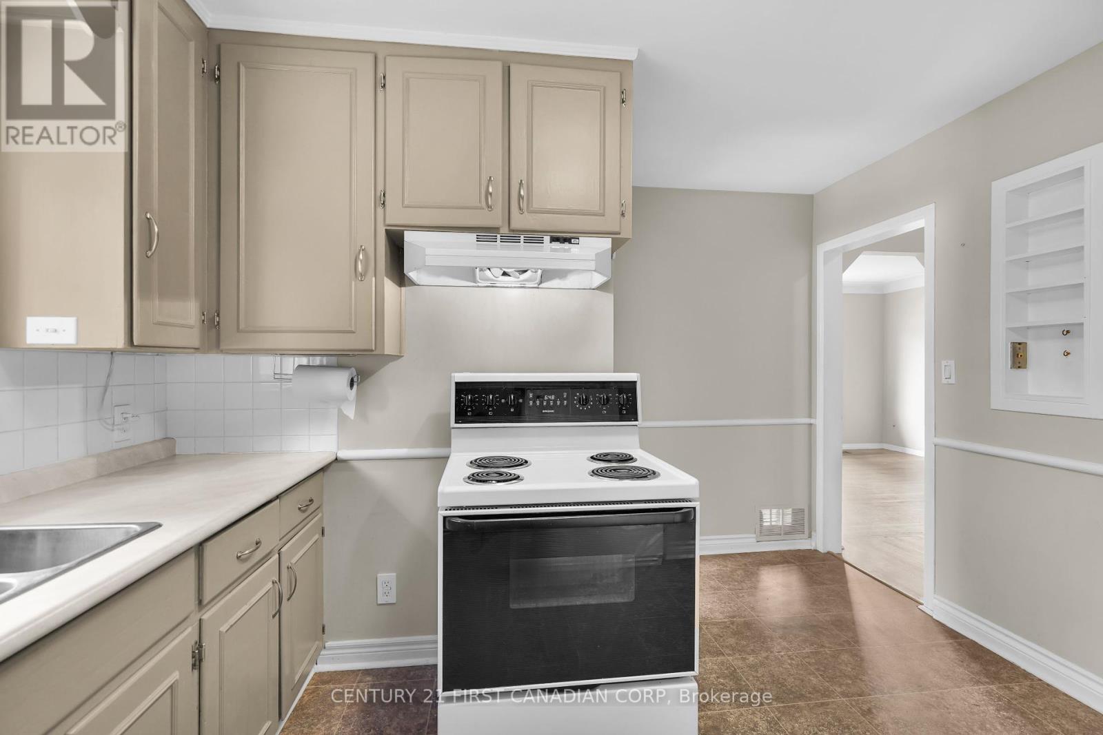 Upper - 638 Tennent Avenue, London North, Ontario  N5X 1L6 - Photo 21 - X12358655