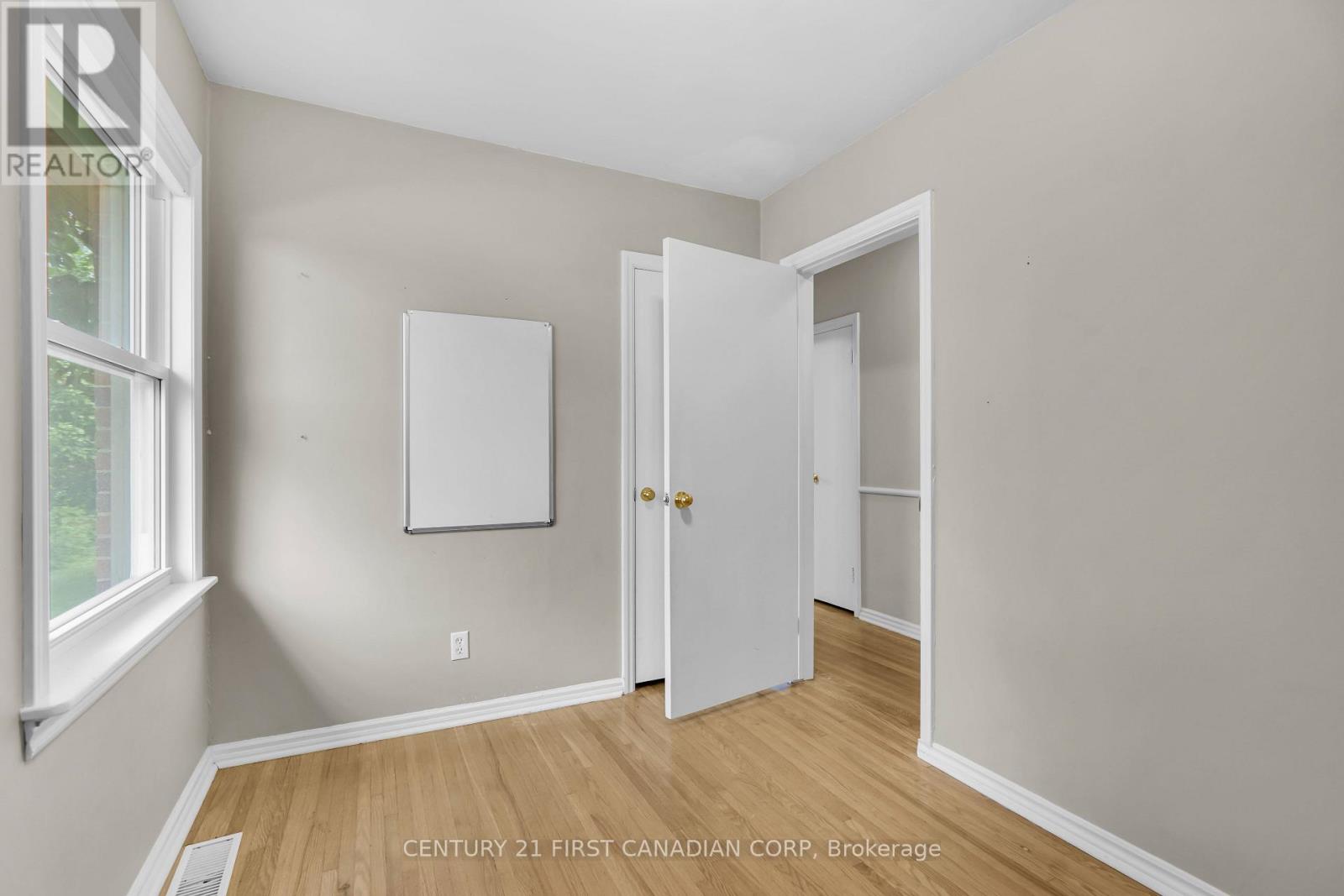 Upper - 638 Tennent Avenue, London North, Ontario  N5X 1L6 - Photo 28 - X12358655