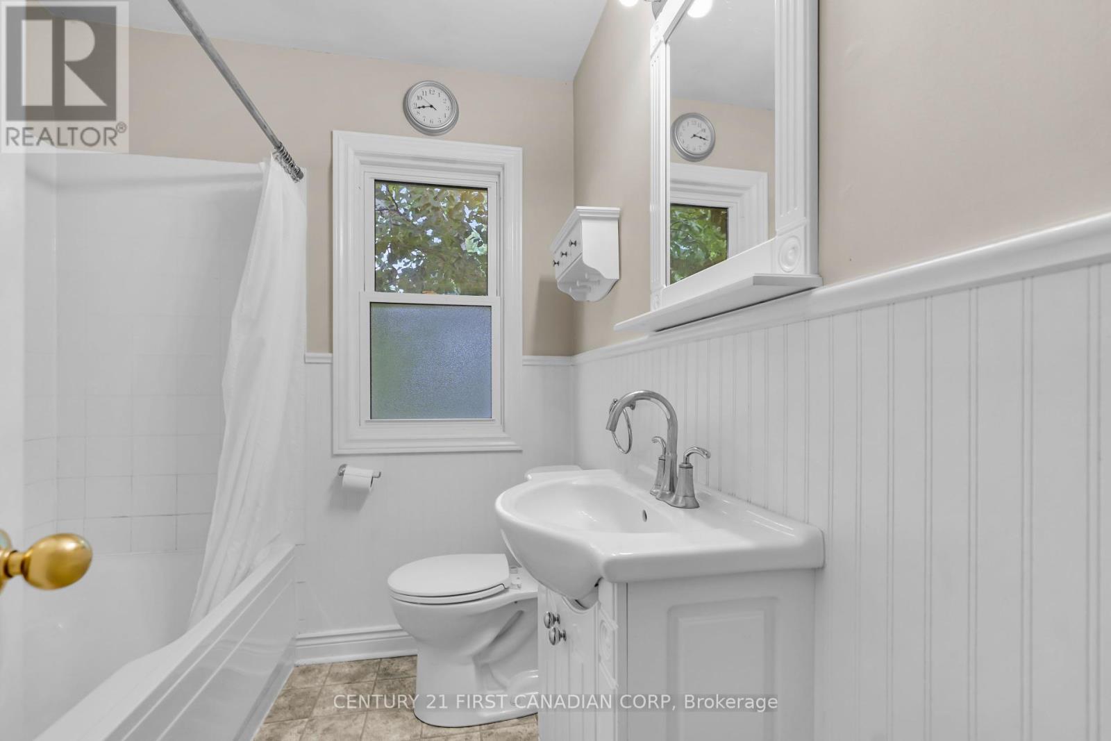 Upper - 638 Tennent Avenue, London North, Ontario  N5X 1L6 - Photo 29 - X12358655
