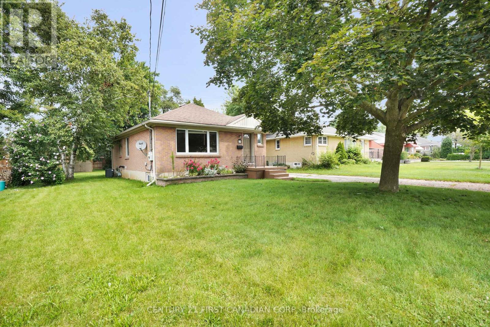Upper - 638 Tennent Avenue, London North, Ontario  N5X 1L6 - Photo 3 - X12358655