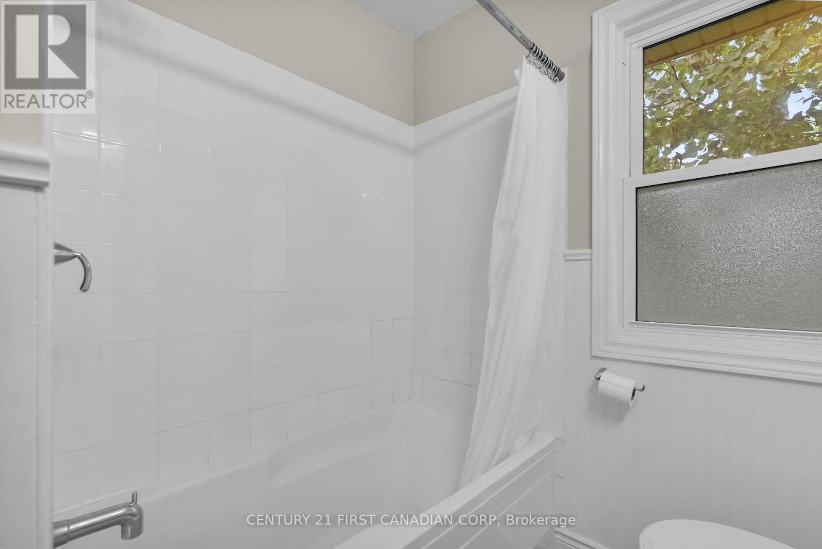Upper - 638 Tennent Avenue, London North, Ontario  N5X 1L6 - Photo 30 - X12358655