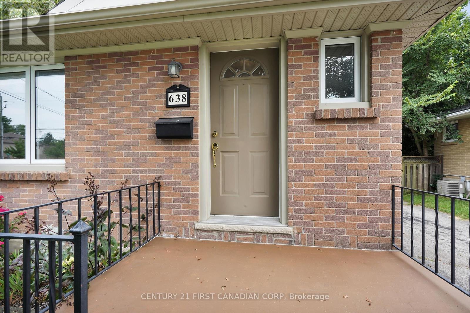 Upper - 638 Tennent Avenue, London North, Ontario  N5X 1L6 - Photo 5 - X12358655