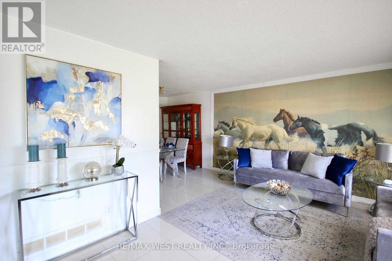 Property at 19 LYNMONT ROAD image 3