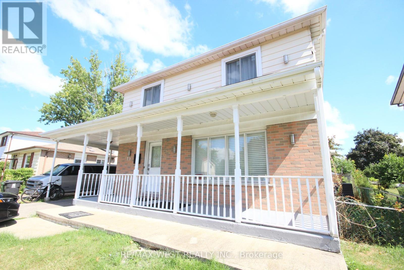 Property at 19 LYNMONT ROAD image 2