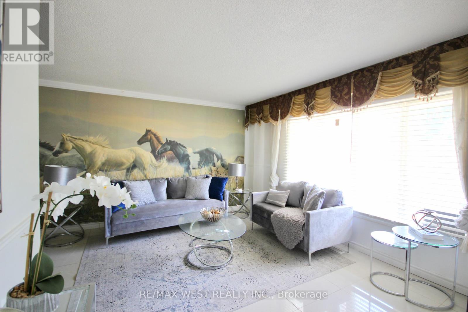 Property at 19 LYNMONT ROAD image 4