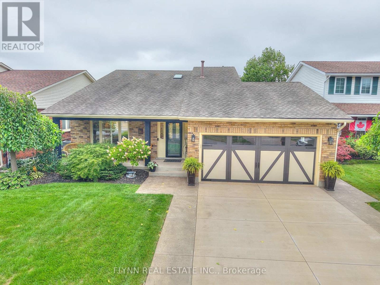 3907 Cardinal Drive, Niagara Falls, Ontario  L2H 2W2 - Photo 2 - X12358615