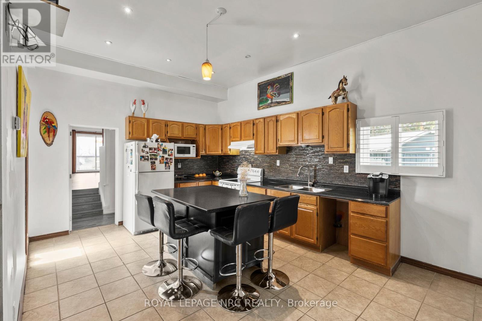 40 Kingsway, Welland, Ontario  L3B 3N8 - Photo 10 - X12278755