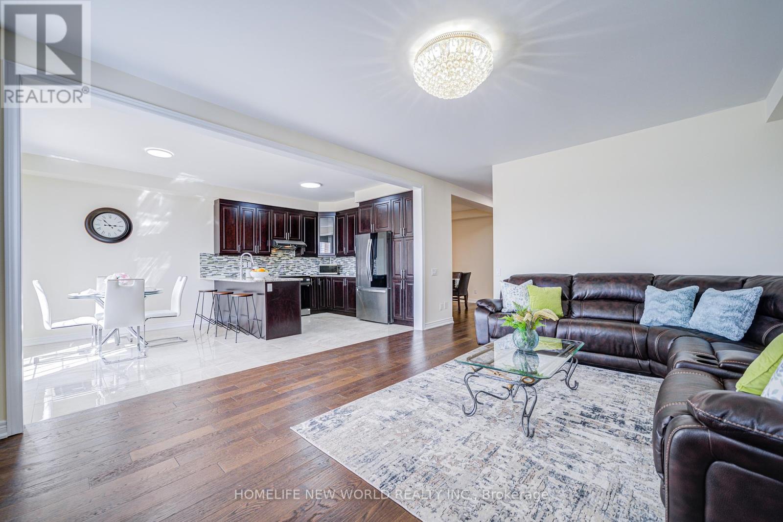 88 Roth Street, Aurora, Ontario  L4G 0W7 - Photo 14 - N12355074