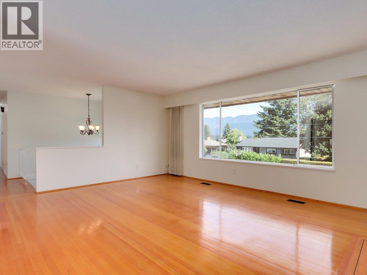 893 Huntingdon Crescent, North Vancouver, British Columbia  V7G 1M4 - Photo 4 - R3039269