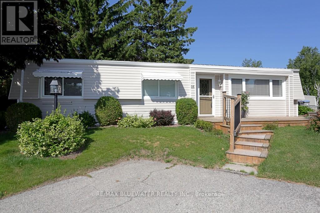 25 Maple Grove Court E, South Huron (Stephen), Ontario  N0M 1T0 - Photo 2 - X12294700