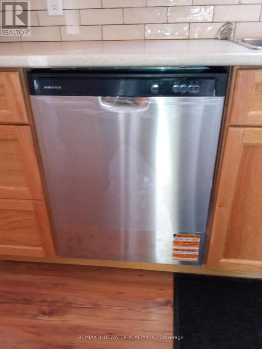 25 Maple Grove Court E, South Huron (Stephen), Ontario  N0M 1T0 - Photo 22 - X12294700