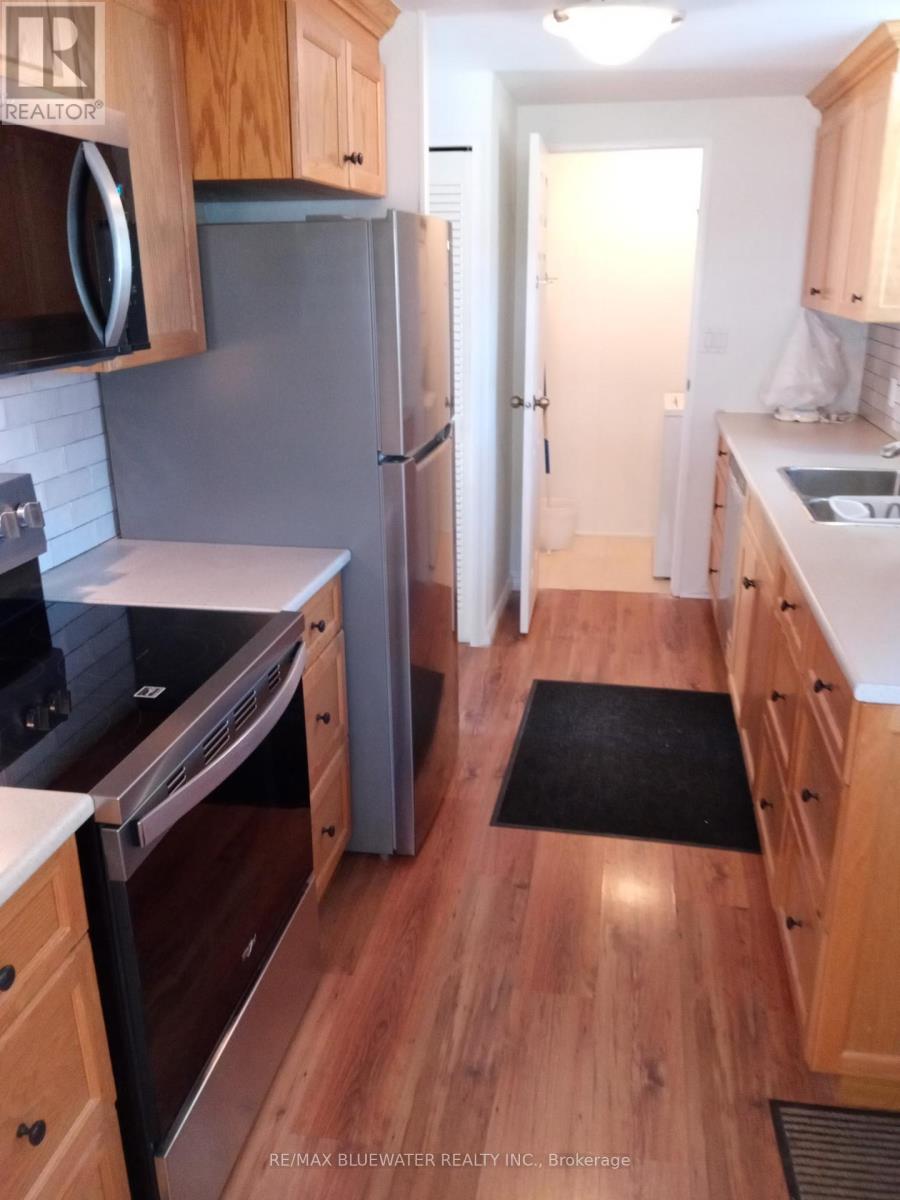 25 Maple Grove Court E, South Huron (Stephen), Ontario  N0M 1T0 - Photo 23 - X12294700