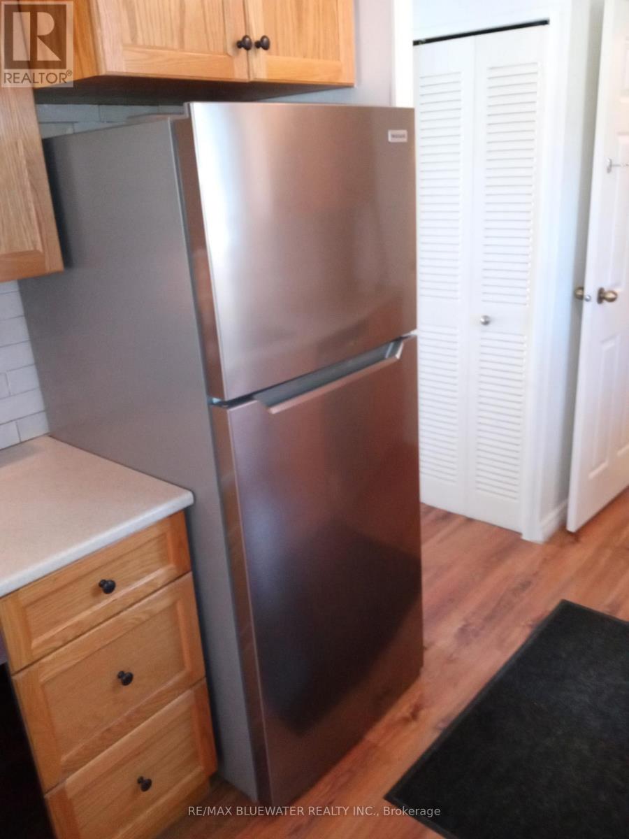 25 Maple Grove Court E, South Huron (Stephen), Ontario  N0M 1T0 - Photo 24 - X12294700