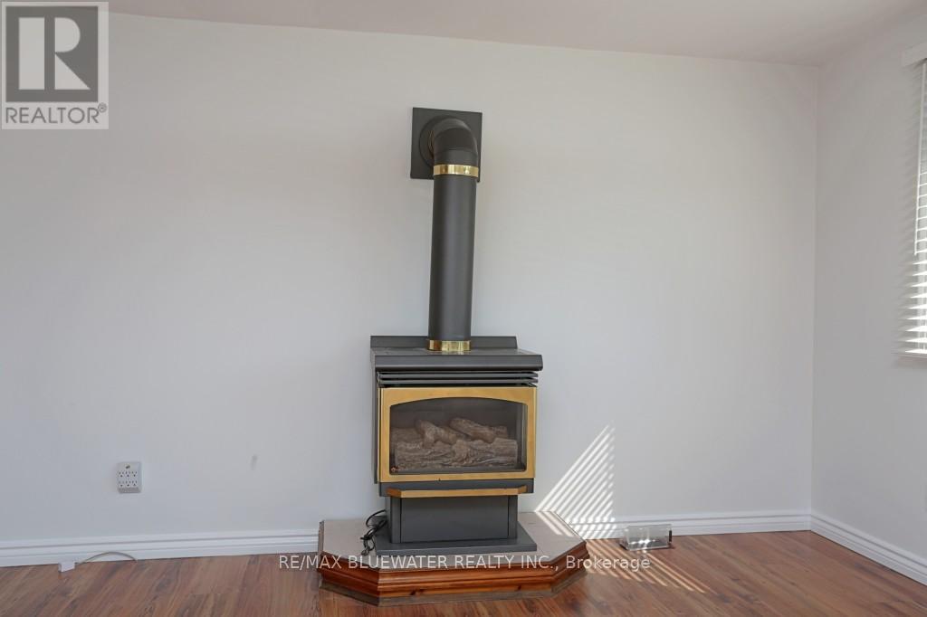 25 Maple Grove Court E, South Huron (Stephen), Ontario  N0M 1T0 - Photo 7 - X12294700